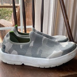 Oofos OOmg Eezee Low Womens Size 9 Camouflage Slip On Recovery Shoes